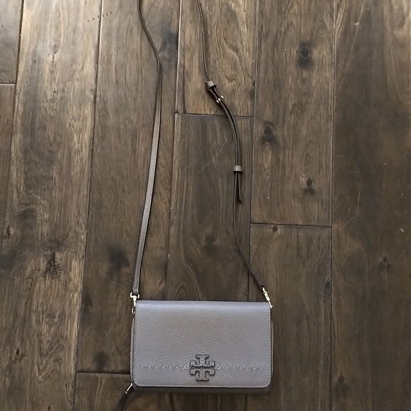 Tory Burch Bags Tory Burch Mcgraw Flat Wallet Crossbody Silver